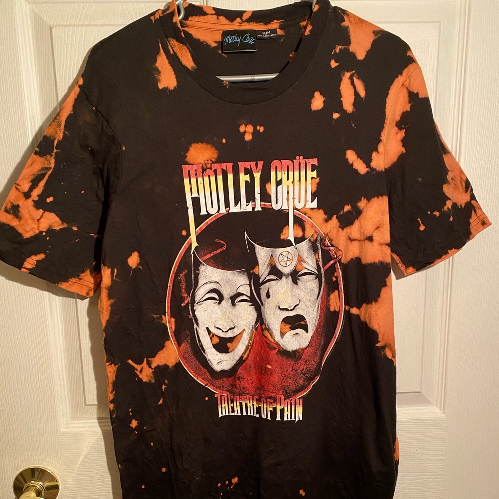 Custom Bleach Dyed MÖTLEY CRÜE tshirt!